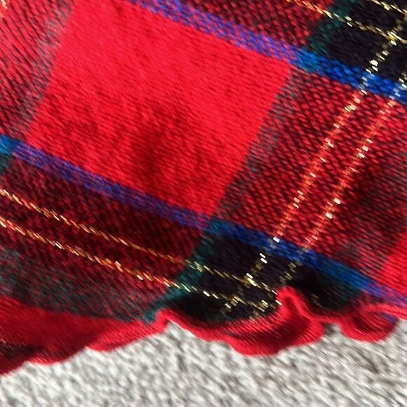 Tartan Plaid Round Tablecloth with Tasseled Runner! - Picture 6 of 11